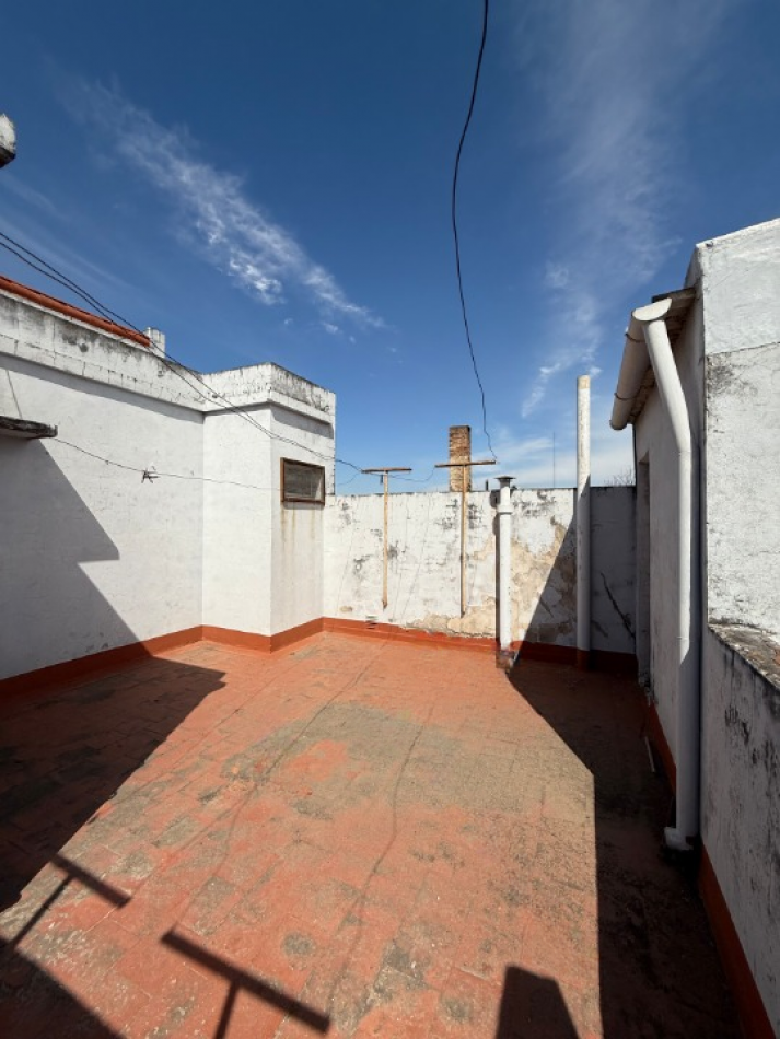 CASA 3 DORMITORIO, GARAGE Y PATIO SECO EN BARRIO SUR
