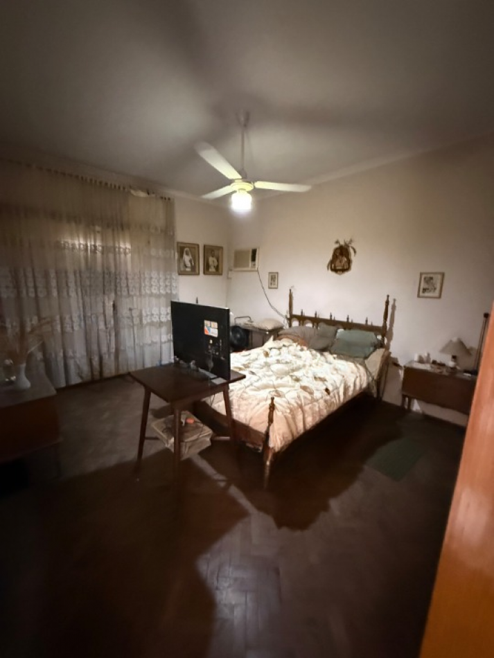 CASA 3 DORMITORIO, GARAGE Y PATIO SECO EN BARRIO SUR