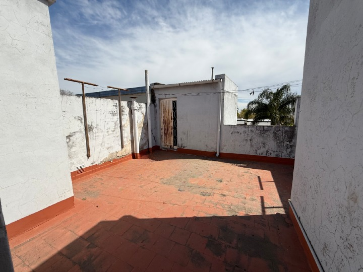 CASA 3 DORMITORIO, GARAGE Y PATIO SECO EN BARRIO SUR