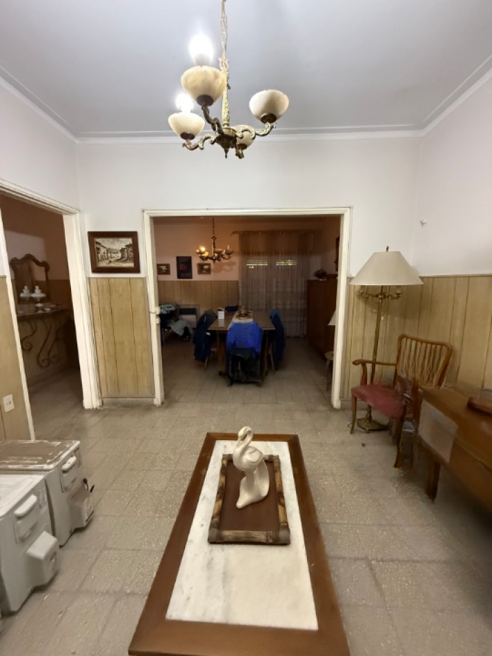 CASA 3 DORMITORIO, GARAGE Y PATIO SECO EN BARRIO SUR