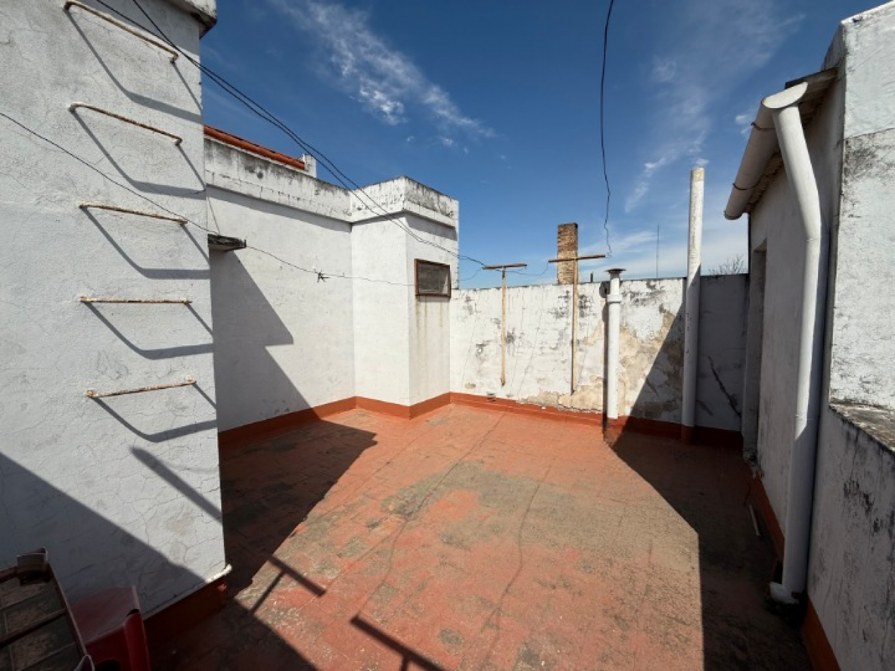 CASA 3 DORMITORIO, GARAGE Y PATIO SECO EN BARRIO SUR