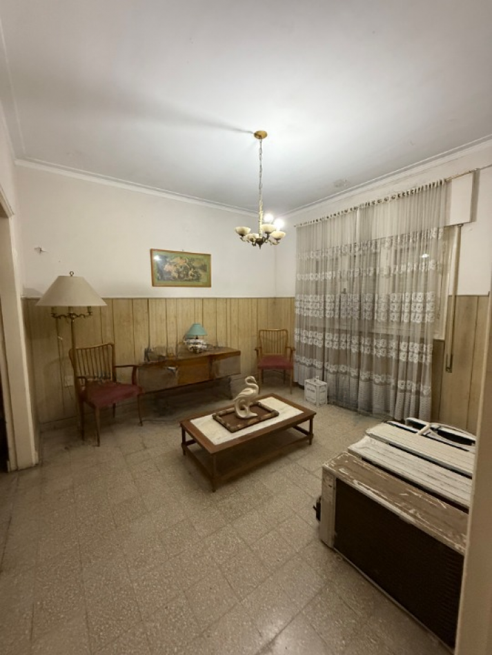 CASA 3 DORMITORIO, GARAGE Y PATIO SECO EN BARRIO SUR