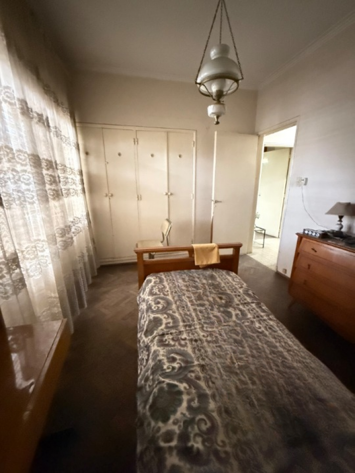 CASA 3 DORMITORIO, GARAGE Y PATIO SECO EN BARRIO SUR