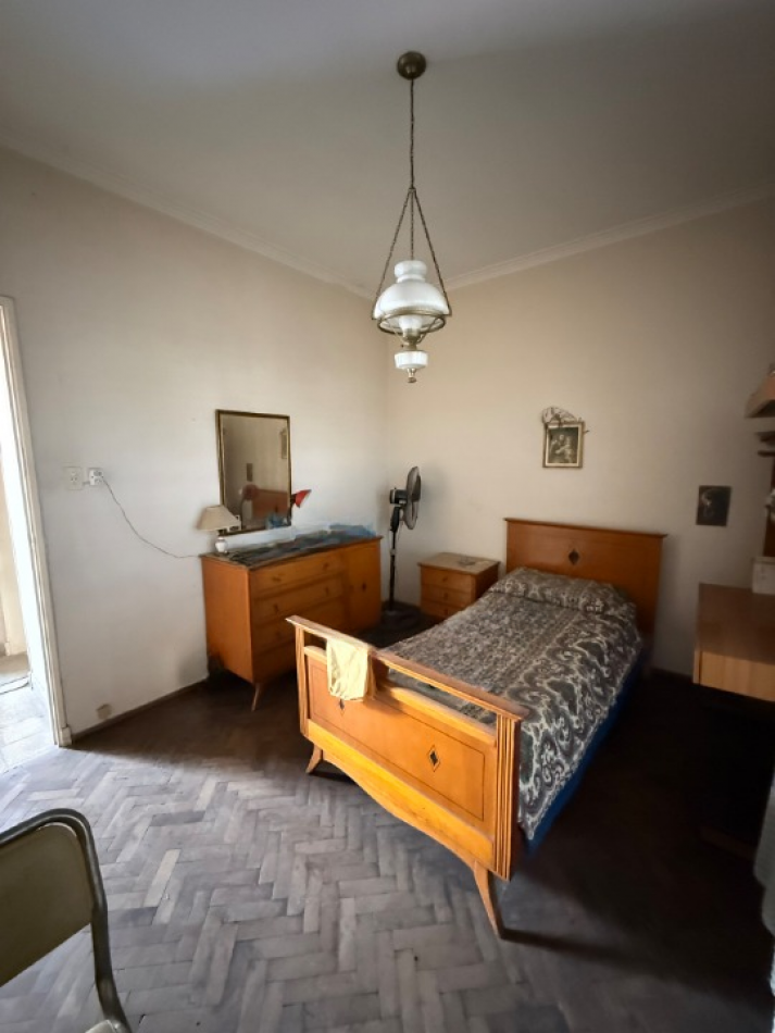 CASA 3 DORMITORIO, GARAGE Y PATIO SECO EN BARRIO SUR