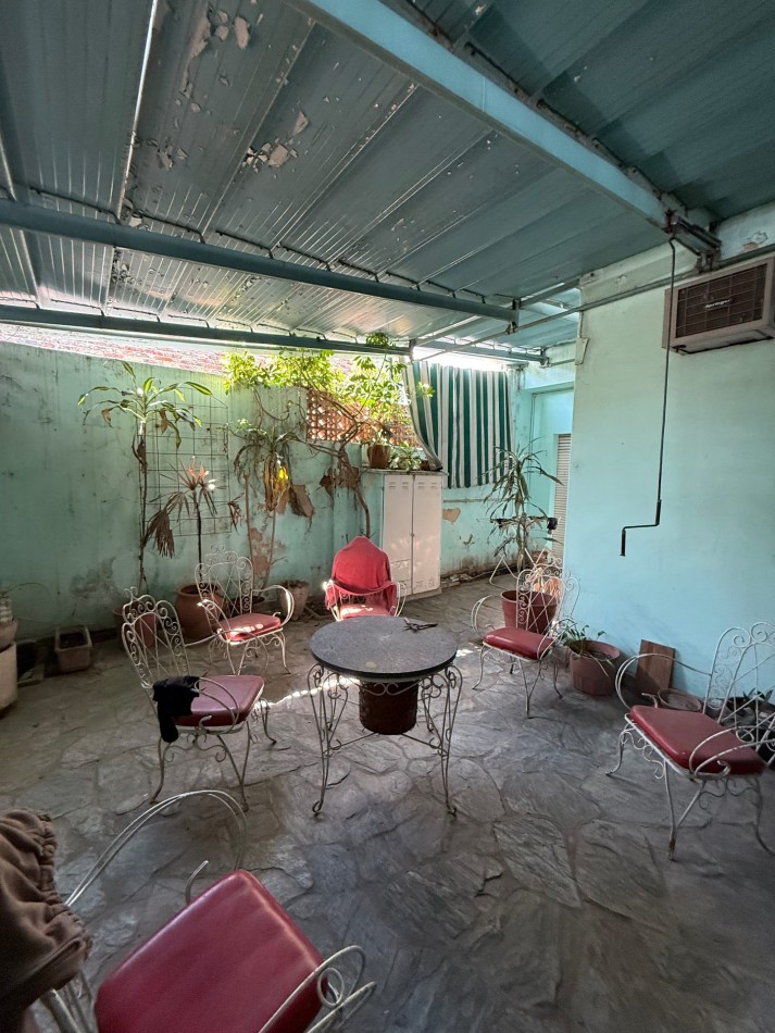 CASA 3 DORMITORIO, GARAGE Y PATIO SECO EN BARRIO SUR