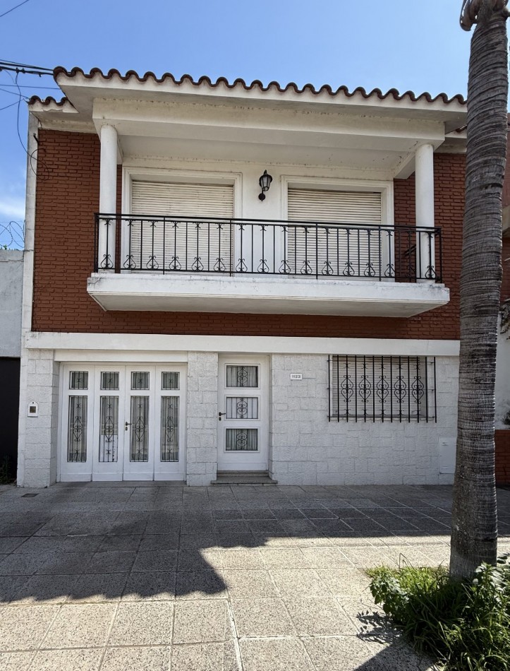 CASA 3 DORMITORIO, GARAGE Y PATIO SECO EN BARRIO SUR