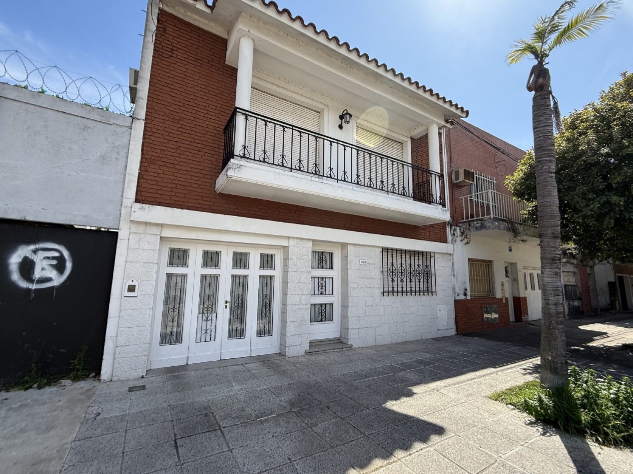 CASA 3 DORMITORIO, GARAGE Y PATIO SECO EN BARRIO SUR