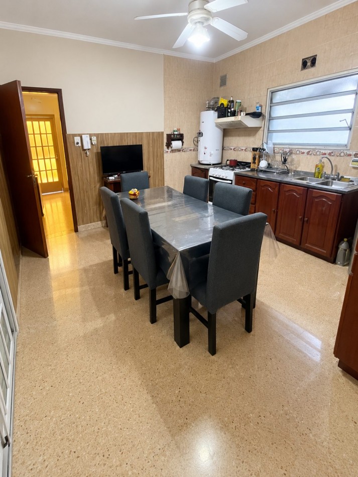 venta de PH tres departamentos ideal para renta 