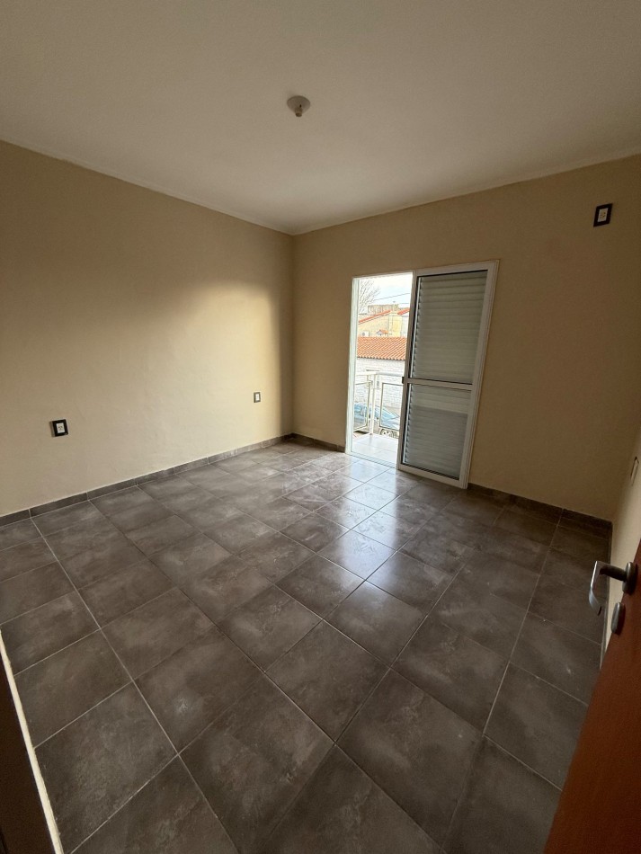 ALQUILER AMPLIO DPTO EN PLANTA ALTA 2 DORMITORIOS OPCIONAL COCHERA