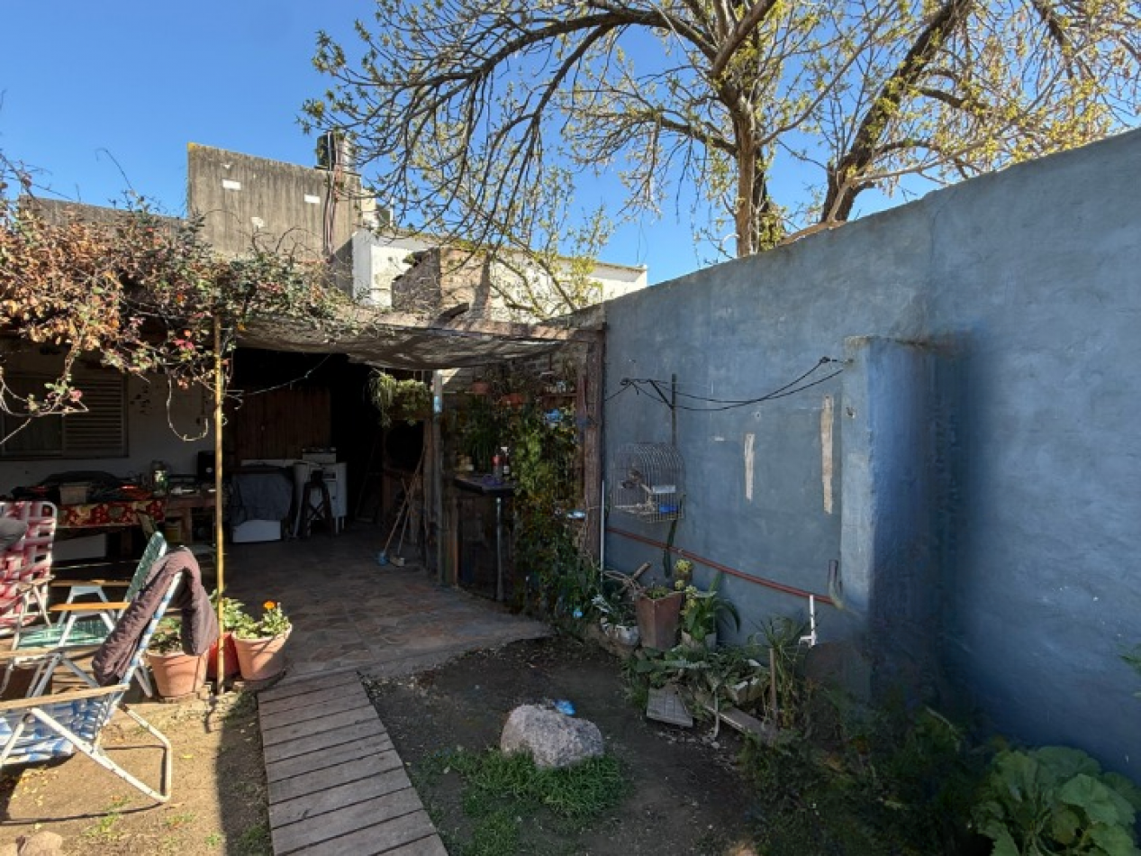 CASA DE DOS PLANTAS 3 DORMITORIOS, PATIO VERDE Y PISCINA