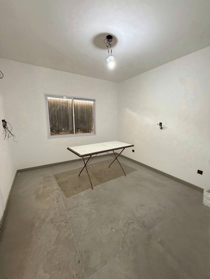 DOS INMUEBLES EN UNO: 2 PLANTAS, 4 DORMITIORIOS, GARAJE, COCHERA Y MULTIPLES POSIBILIDADES