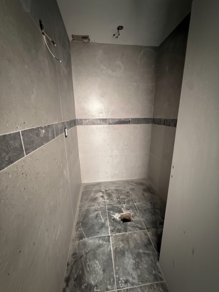 DOS INMUEBLES EN UNO: 2 PLANTAS, 4 DORMITIORIOS, GARAJE, COCHERA Y MULTIPLES POSIBILIDADES
