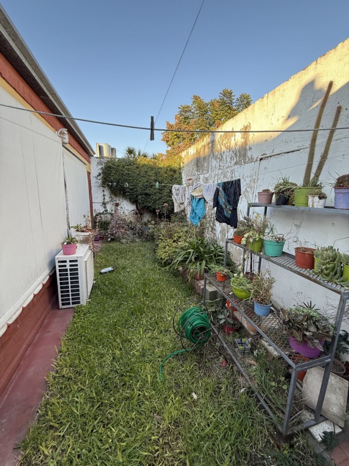 CASA CENTRICA CON PILETA, QUINCHO Y COCHERA 