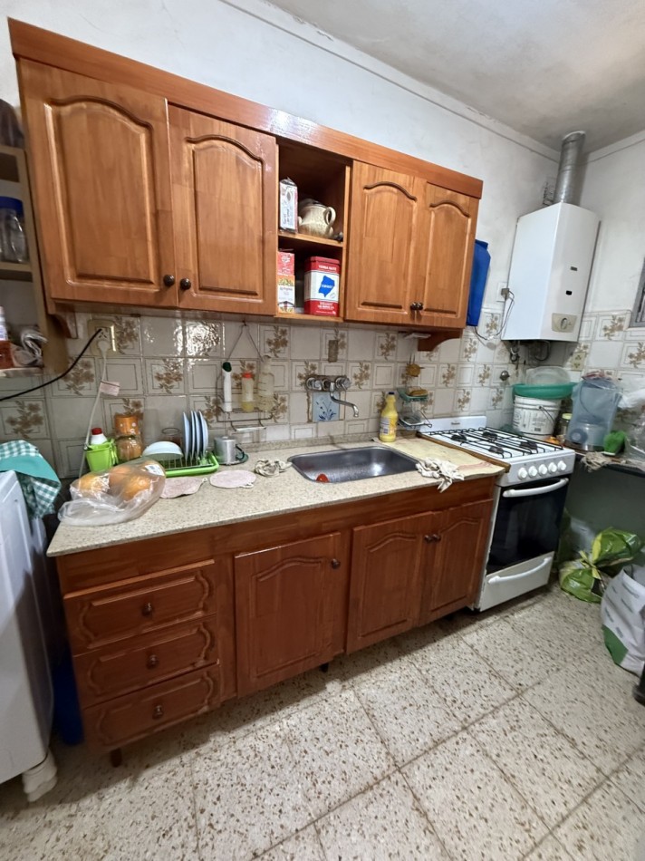 CASA SOBRE AMPLIO TERRENO EN ESQUINA B°JORGE NEWBERY
