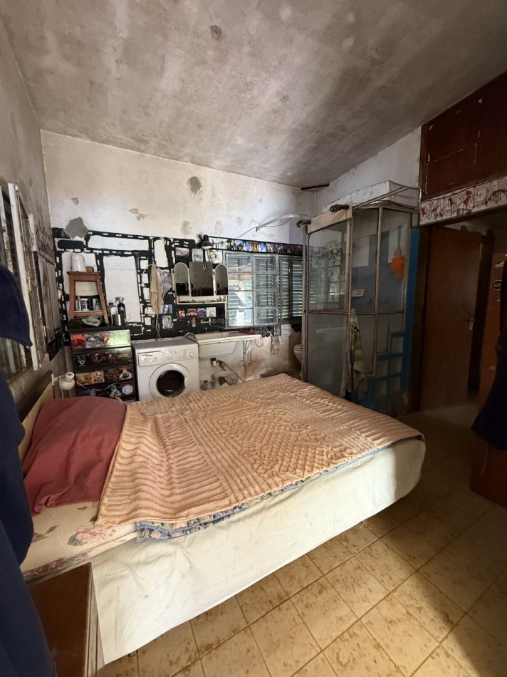 CASA SOBRE AMPLIO TERRENO EN ESQUINA B°JORGE NEWBERY