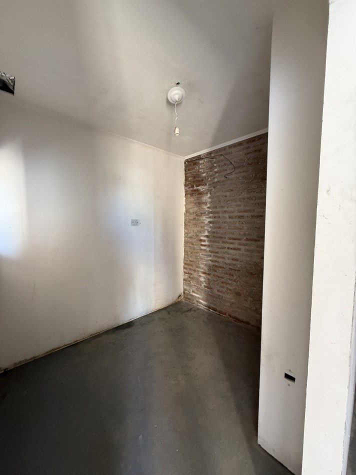 GALPON CON OFICINA Y BAÑO