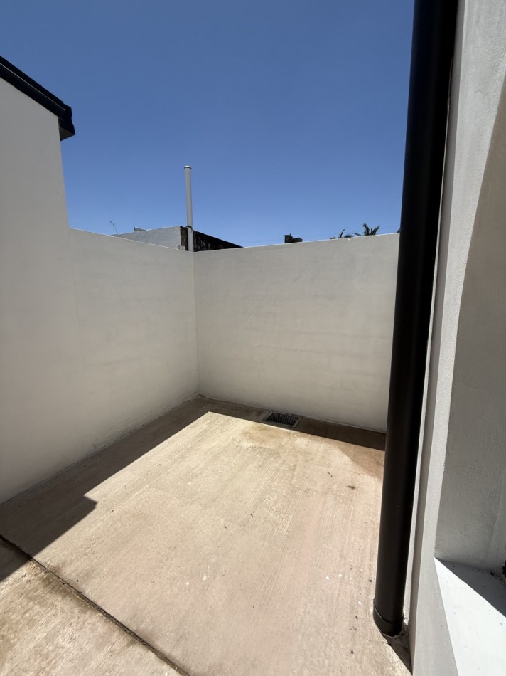 ALQUILER DPTO INTERNO A PASOS DE AV 7 DE MARZO