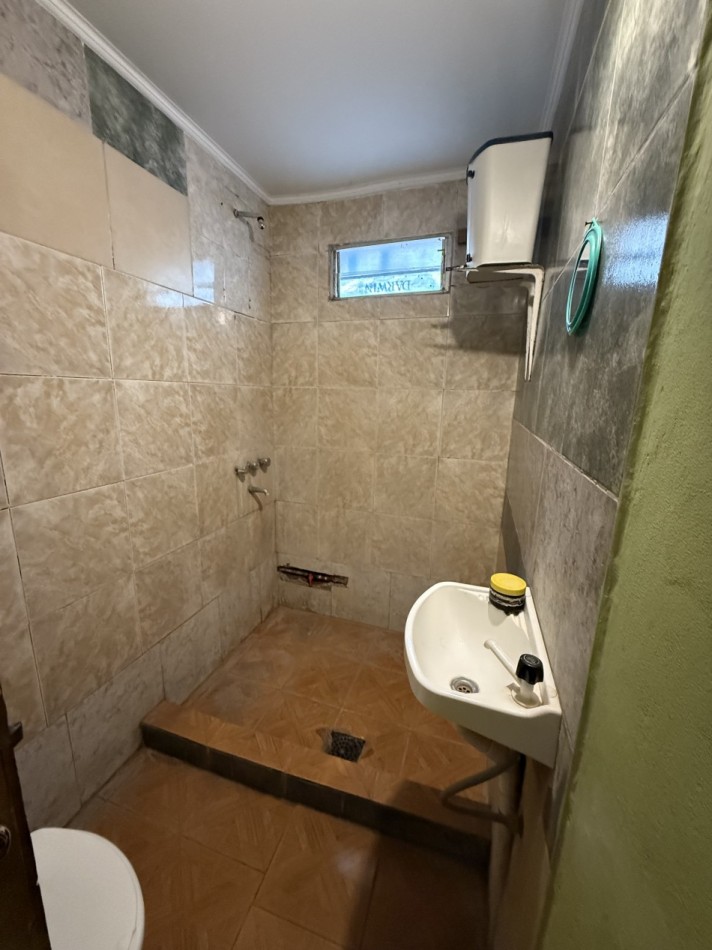 CASA 3 DORMITORIOS DESARROLLADA SOBRE GRAN TERRENO 