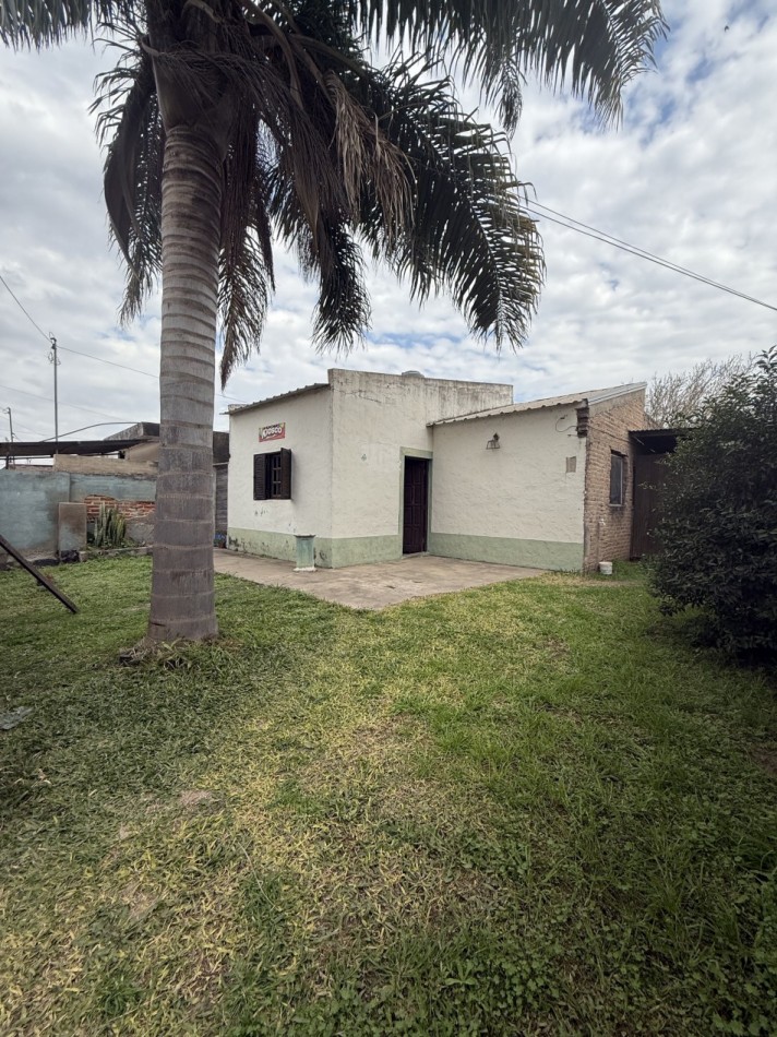 CASA 3 DORMITORIOS DESARROLLADA SOBRE GRAN TERRENO 