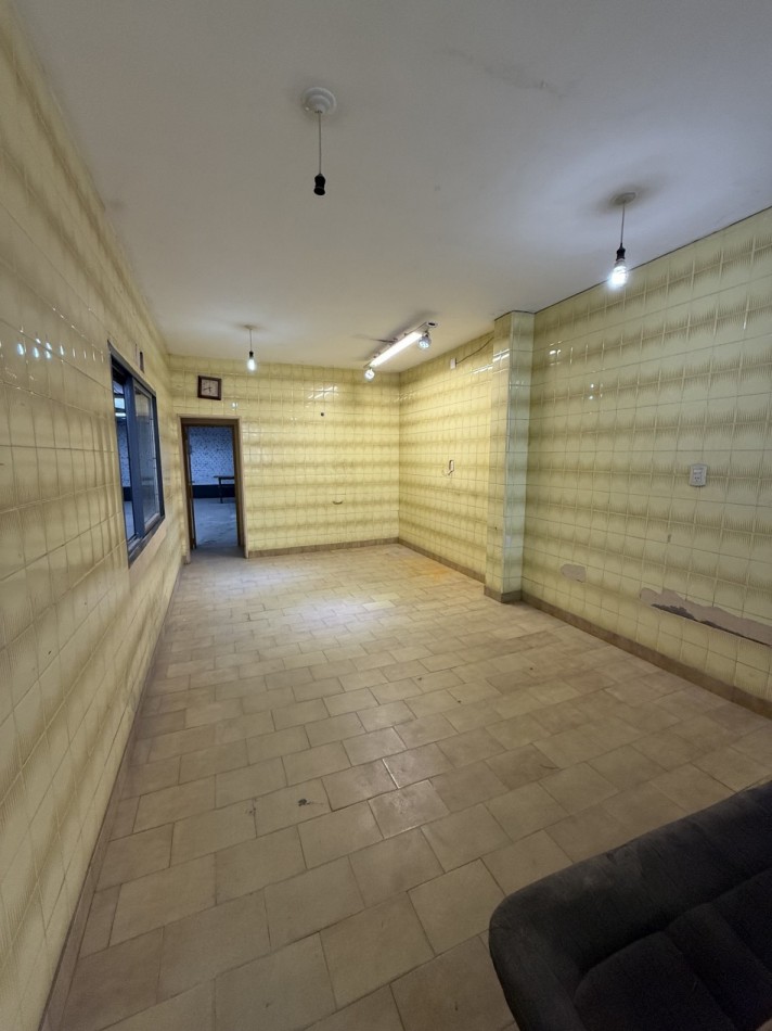 SALON CON BAÑO CENTRO SANTO TOME A MTS AV LUJAN Y RUTA 19