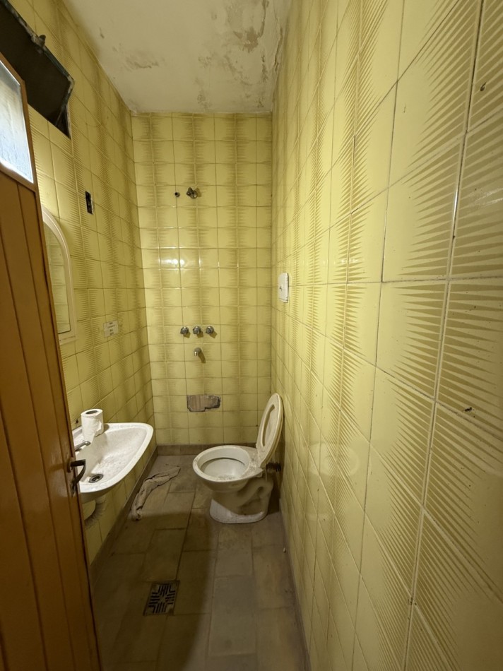 SALON CON BAÑO CENTRO SANTO TOME A MTS AV LUJAN Y RUTA 19