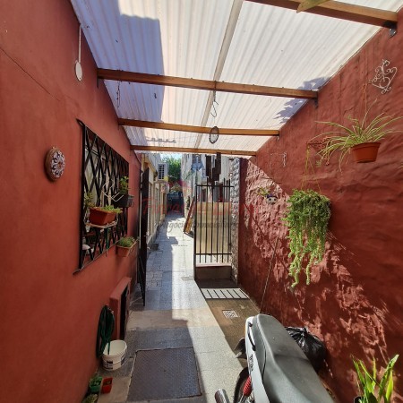 VENTA CASA INTERNA EN BARRIO CANDIOTI SUR