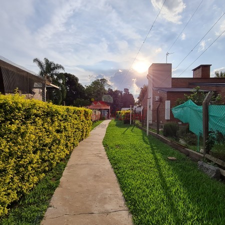 CASA INTERNA EN BARRIO CON GRAN TERRENO SAUCE VIEJO