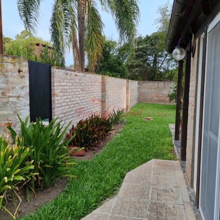 CASA INTERNA EN BARRIO CON GRAN TERRENO SAUCE VIEJO