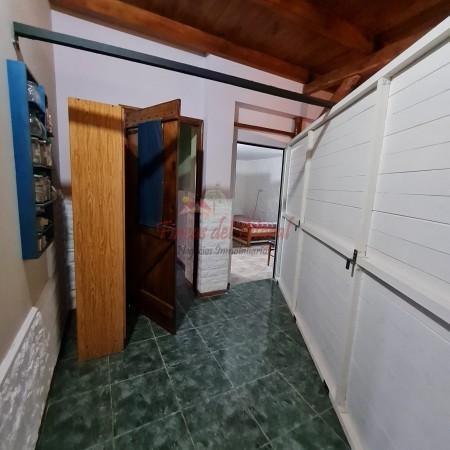 CASA INTERNA EN BARRIO CON GRAN TERRENO SAUCE VIEJO