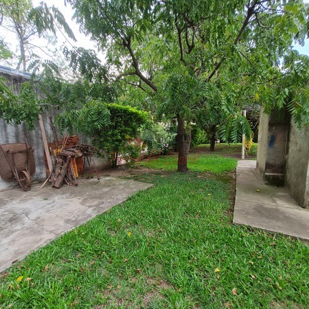 CASA INTERNA EN BARRIO CON GRAN TERRENO SAUCE VIEJO