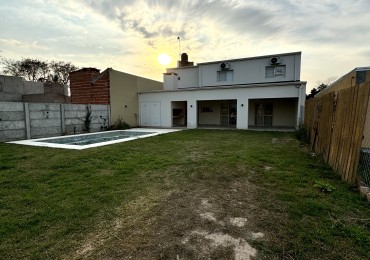 MODERNA CASA-QUINTA BARRIO TEMBE I PORA 