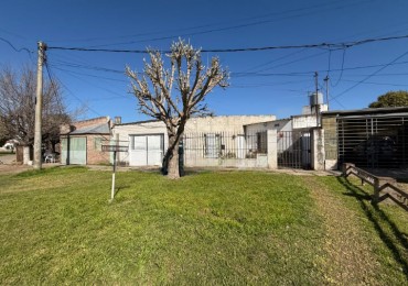 CASA + DPTO A MTS DE CALLE SARMIENTO