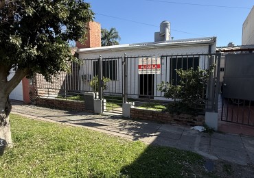 ALQUILER CASA 2 DORMITORIOS A 200 MTS AL ESTE DE AV. LUJAN 