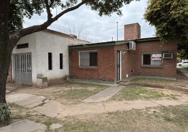CASA EN ESQUINA C/ GARAJE DOBLE Y PATIO VERDE